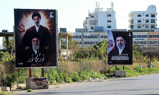 미국과 이스라엘의 공습으로 사망한 이란 최고지도자 아야톨라 세예드 알리 하메네이와&nbsp;새 최고지도자 모즈타바 하메네이. AFP연합뉴스