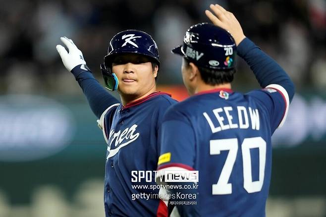 ▲ 문보경(왼쪽)