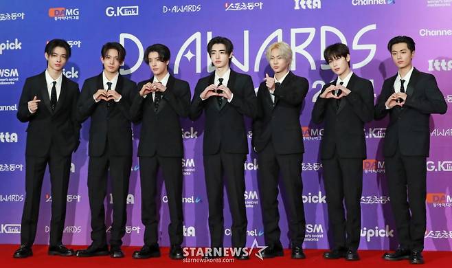 그룹 엔하이픈이 22일 오후 서울 성북구 고려대학교 화정체육관에서 진행된 제1회 디 어워즈' 레드카펫 행사에 참석해 포즈를 취하고 있다. /2025.02.22 /사진=이동훈 photoguy@