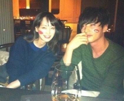 왼쪽부터 이나영, 원빈 부부 /사진=온라인 커뮤니티