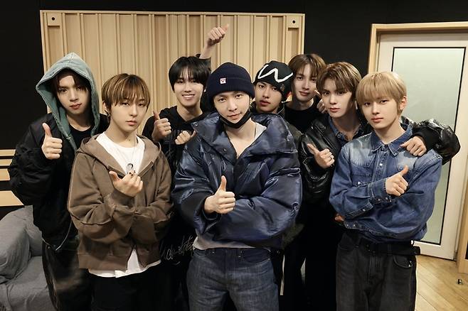 엑소 레이(가운데)와 누에라. 사진ㅣ누아엔터테인먼트