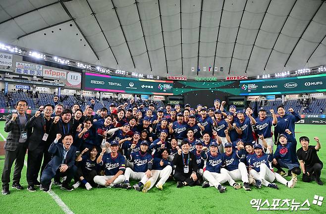 한국 야구 대표팀을 이끄는 류지현 감독은 2026 월드베이스볼클래식(WBC) 8강전을 앞두고 팔꿈치 염증 진단을 받아 미국 마이애미행 전세기에 탑승하지 못한 좌완 투수 손주영(LG트윈스)의 빈 자리를 문동주(한화 이글스)가 아닌 한국계 우완 투수 라일리 오브라이언(세인트루이스 카디널스)으로 메꾸는 걸 고려 중이다. 손주영은 지난 9일 일본 도쿄돔에서 열린 호주와의 대회 조별리그 C조 최종전에서 투구 도중 팔꿈치 통증을 호소했고, 병원 검진에서 좌측 팔꿈치 회내근 염증 및 부종 진단을 받아 10일간 휴식이 필요한 것으로 밝혀졌다. 엑스포츠뉴스DB