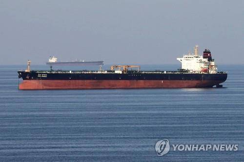호르무즈 해협 통과하는 유조선 (기사와 무관) [로이터 연합뉴스 자료사진. 재판매 및 DB 금지]
