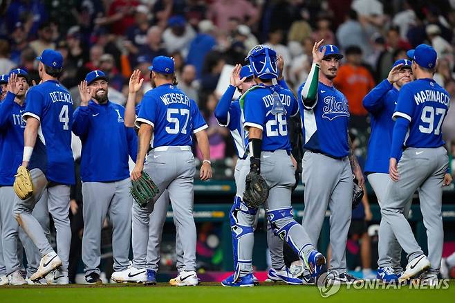 미국을 제압하고 기뻐하는 이탈리아 선수단 [AP=연합뉴스]