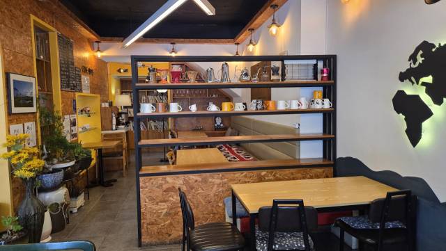 등산객과 주민들의 쉼터 카페 ‘노스NOS’.