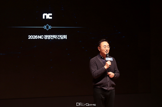 엔씨소프트 박병무 공동대표는 경영전략 간담회에서 IP, 모바일 캐주얼을 중심으로 한 변화로 2030년까지 매출 5조원을 달성하겠다고 밝혔다.
