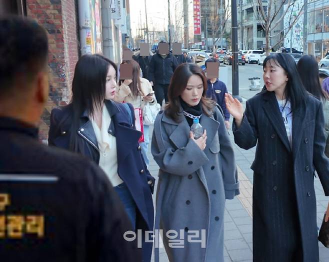 씨야 세 멤버는 최근 서울 성동구 성수동 모처에서 만나 재결합 활동을 위한 '완전체' 회동을 가졌다.