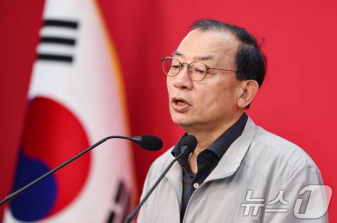 이정현 국민의힘 공천관리위원장이 11일 서울 여의도 국민의힘 당사에서 공천 관렴 심사 결과와 일정 등을 발표하고 있다. 2026.3.11 ⓒ 뉴스1 김도우 기자