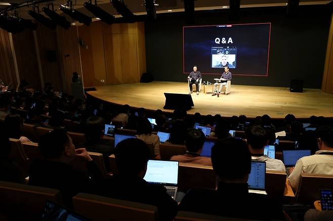 엔씨소프트가 12일 판교 R&D센터에서 ‘2026 엔씨 경영전략 간담회’를 열고 성장 전략과 중장기 로드맵을 공유했다. 사진 | 엔씨소프트