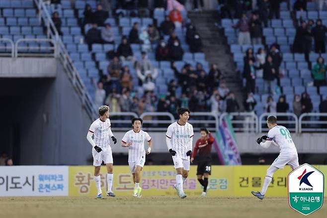 대전 선수들이 부천전에서 동점골을 넣고 환호하고 있다. 사진 | 한국프로축구연맹