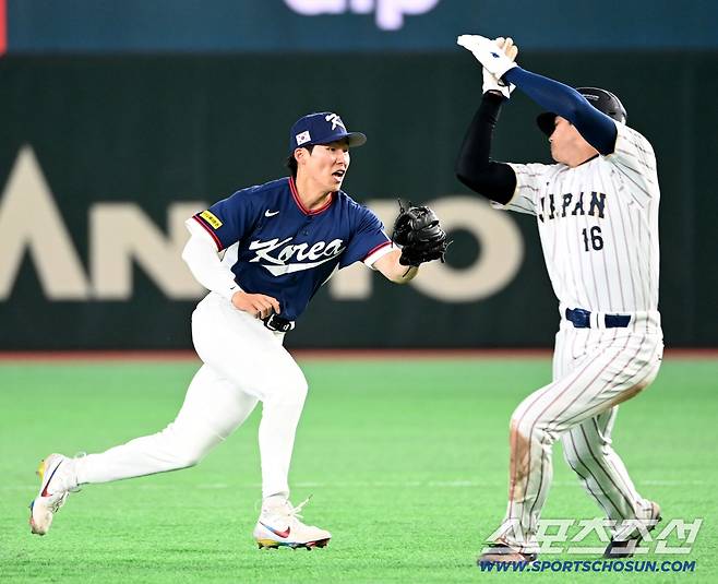 7일 일본 도쿄돔에서 열린 WBC(월드베이스볼클래식) 한국과 일본의 경기. 5회말 1사 1루 2루수 김혜성이 콘도의 땅볼타구를 잡아 1루주자 오타니를 태그아웃 시키고 있다. 도쿄(일본)=허상욱 기자wook@sportschosun.com/2026.03.07/