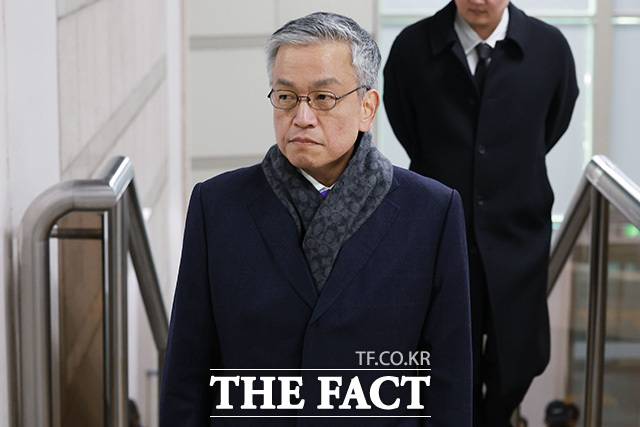 헌법재판관 미임명과 졸속 지명 등 혐의로 기소된 최상목 전 경제부총리 겸 기획재정부 장관이 2월 10일 오후 서울 서초구 서울중앙지방법원에서 열린 공판에 출석하고 있다. /송호영 기자 (현장풀)