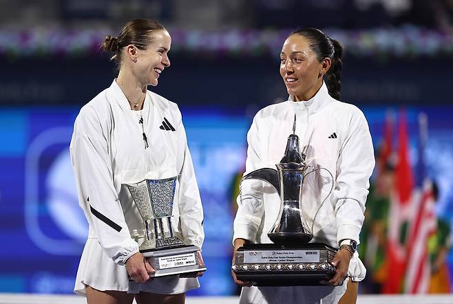 3주 전, 두바이챔피언십 결승에서 만나 우승과 준우승을 나눠 가졌던 페굴라(우)와 스비톨리나(좌) / 게티이미지코리아