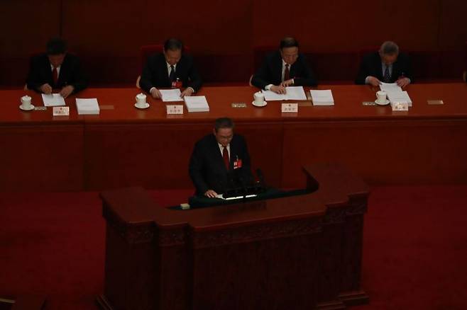 지난 5일 중국 최고 입법기관인 전국인민대표대회(전인대) 연례회의가 개막한 베이징 인민대회당에서 리창 총리가 업무보고를 하고 있다. 연합뉴스