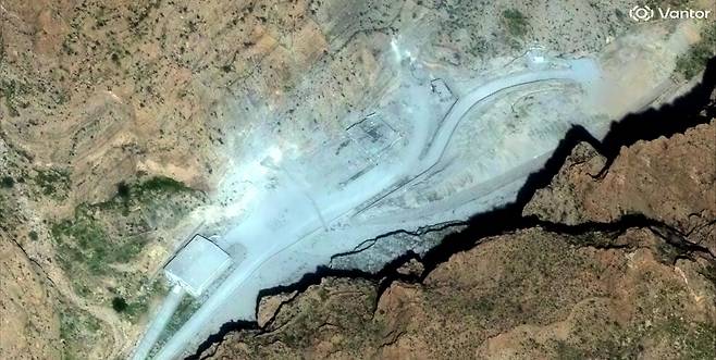 미국 상업 위성업체 밴터가 제공한 위성 사진에 지난 9일(현지 시간) 이란 다라브의 다라브 미사일 기지 건물들이 공습으로 파손돼 있다. 2026.03.11. 다라브=AP/뉴시스