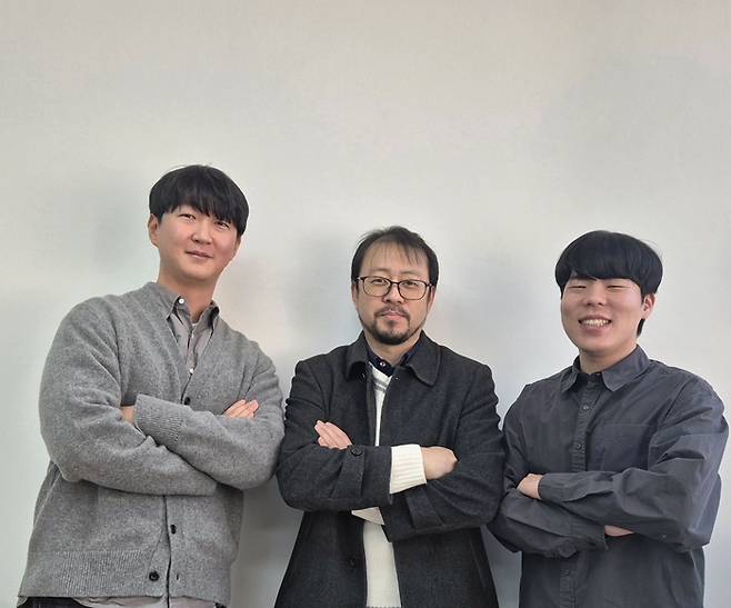 (왼쪽부터) 화학과 통합과정 박상황 씨, 서종철 교수, 화학과 통합과정 노동연 씨