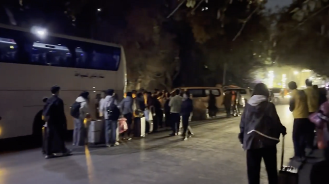 이스라엘에 체류하던 한국인 중 일부가 지난 3일 외교부와 대사관의 도움으로 국경을 넘어 이집트로 넘어왔다./사진=이집트 한인회 제공