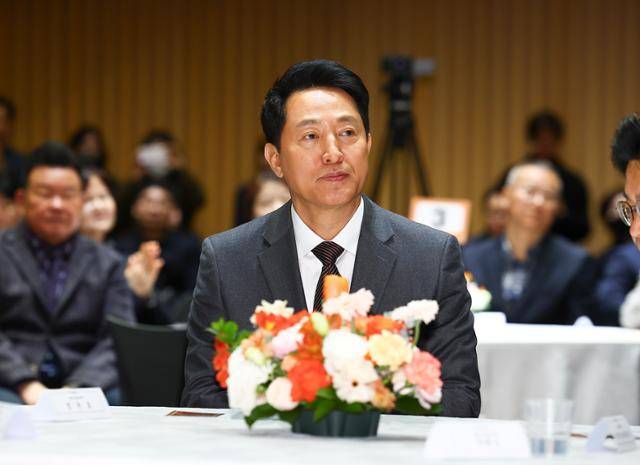 오세훈 서울시장이 11일 서울시청 대회의실에서 열린 2026 유공납세자 표창장 수여식에 참석해 있다. 뉴시스
