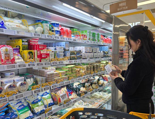 이마트가 두쫀쿠의 뒤를 이어 유행하고 있는 디저트 '상하이 버터떡'의 주재료인 버터 상품을 강화하고 있다. 이마트 제공