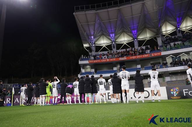 ACLE 여정을 마친 강원 선수단. 사진=프로축구연맹