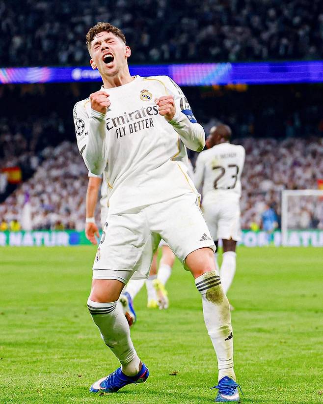 12일 산티아고 베르나베우에서 열린 맨시티와의 UCL 16강 1차전서 해트트릭에 성공한 레알 발베르데. 사진=TNT 스포츠