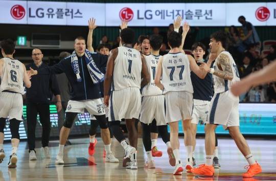 "임동섭 잘했어". 사진[연합뉴스]