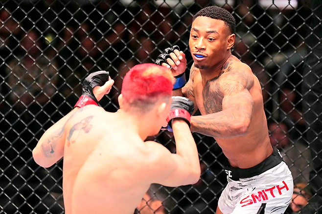 일라이자 스미스가 2025년 2월 미국 네바다주 엔터프라이즈의 메타 에이펙스에서 UFC 데뷔전을 치르고 있다. 사진=TKO