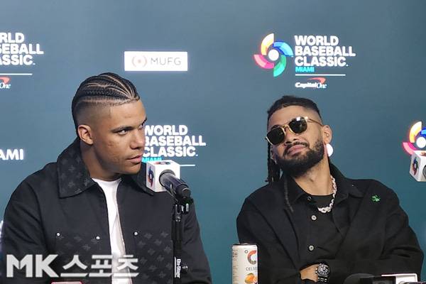 도미니카 공화국의 소토와 타티스가 인터뷰를 갖고 있다. 사진(美 마이애미)= 김재호 특파원