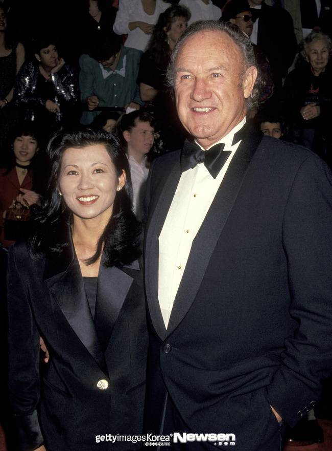 벳시 아라카와-진 헤크먼