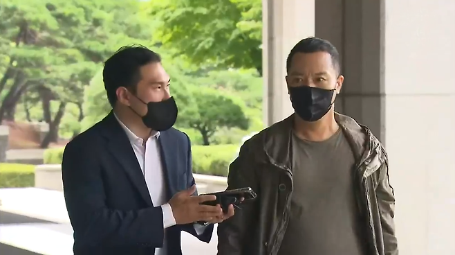 2022년 8월 대장동 최초 사업자였던 이강길 전 씨세븐 대표가 서울중앙지검에 출석해 조사를 받았다.(출처: KBS뉴스 화면 캡처)