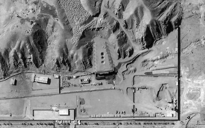 이스라엘군이 이란의 핵시설을 타격했다고 주장하며 그 증거로 제시한 미 위성업체 반토르의 3월11일자 위성 영상. 연합뉴스