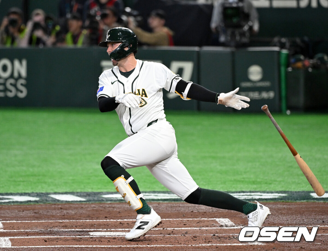 [OSEN=도쿄(일본), 손용호 기자] 9일 일본 도쿄돔에서 월드베이스볼클래식(WBC) 조별리그 C조 한국과 호주의 경기가 열렸다.C조는 일본이 3승으로 조 1위를 확정, 8강에 진출했다. 호주가 2승 1패, 대만이 2승 2패, 한국이 1승 2패, 체코는 3패다.한국 WBC 대표팀이 8강에 진출하려면 호주에 2점 이하로 실점하면서 5점 차 이상으로 승리해야만 한다.1회말 1사 1,2루에서 호주 제리드 데일이 땅볼로 물러나고 있다. 2026.03.09 /spjj@osen.co.kr