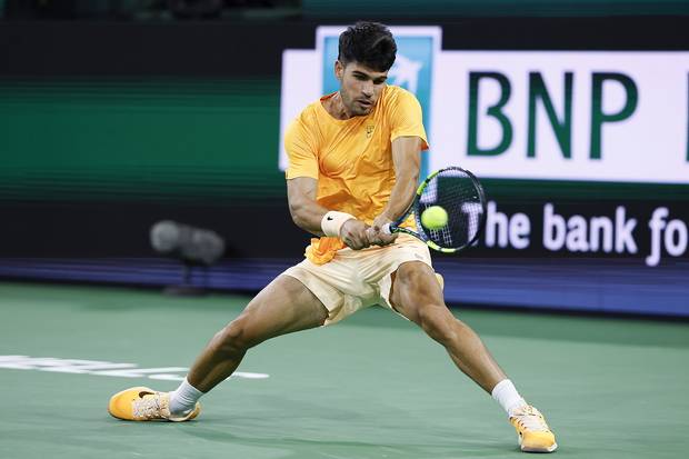 남자 테니스 세계 랭킹 1위 카를로스 알카라스가 9일(현지 시간) ) 미국 캘리포니아주 인디언웰스에서 열린 BNP 파리바 오픈에서 리턴을 하고 있다. EPA연합뉴스