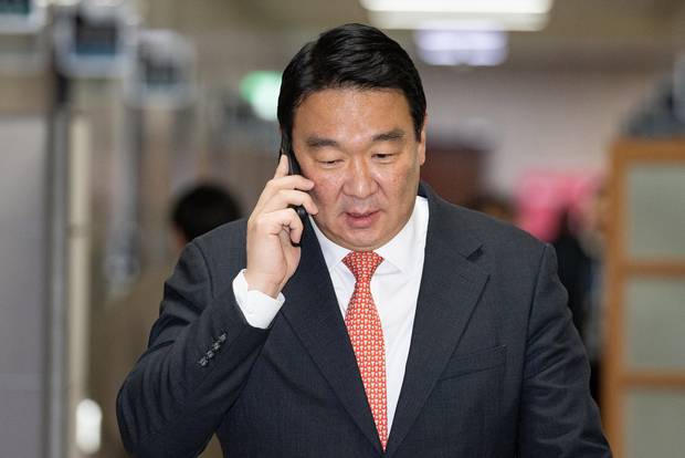 정희용 국민의힘 사무총장이 지난달 11일 서울 여의도 국회에서 열린 상임전국위원회에 참석하기 위해 이동하고 있다. 뉴스1