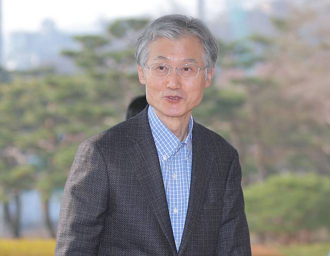 조희대&nbsp;대법원장이 12일 서울 서초구 대법원으로 출근하고 있다. ⓒ연합뉴스