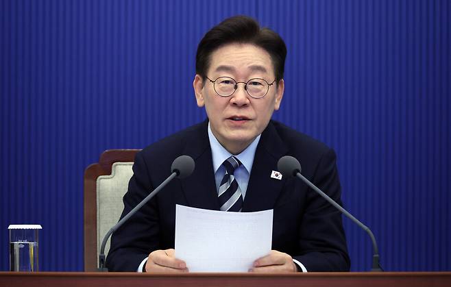 이재명 대통령이 12일 청와대에서 열린 수석보좌관회의에서 발언하고 있다. ⓒ연합뉴스