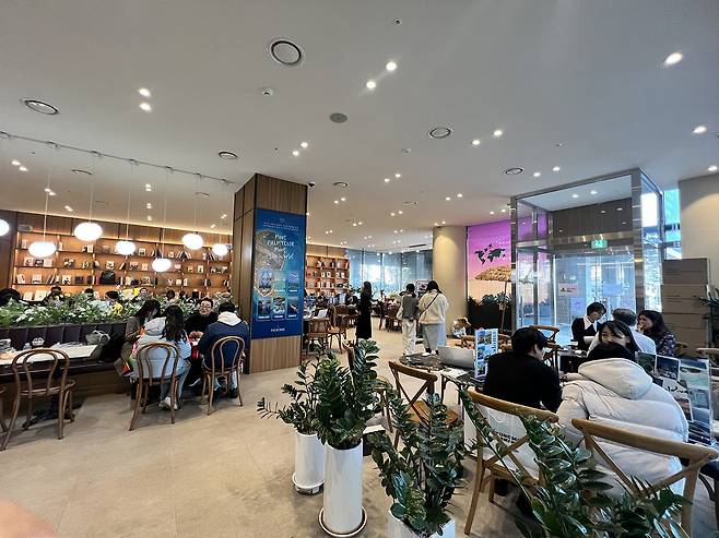 곤트란쉐리에 베이커리 카페에서 예비 신혼부부들과의 만남을 중심으로 한 B2C 행사 현장. 사진제공|팜투어