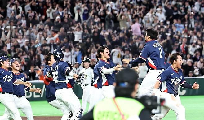 ▲ 마지막까지 진땀 나는 승부 끝에 2009년 이후 첫 WBC 본선 라운드 진출에 성공한 대한민국 야구 대표팀 ⓒ연합뉴스