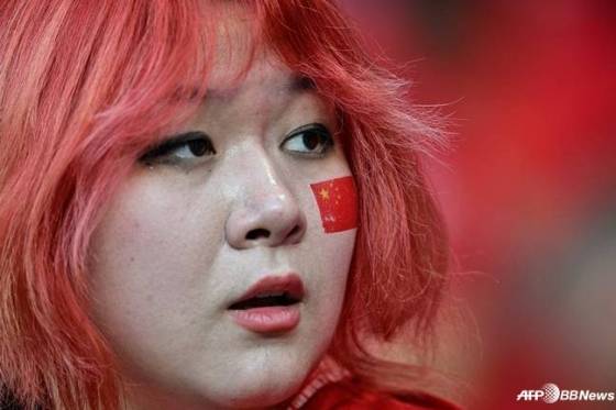 중국 축구 국가대표팀을 응원하는 중국 팬. /AFPBBNews=뉴스1