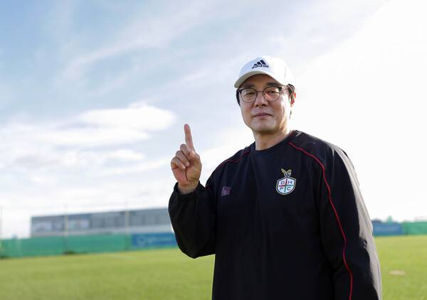 '20년 만의 부활' 슈퍼컵, 전북-대전 맞대결로 K리그 개막...사진은 대전하나시티즌 황선홍 감독.(사진제공=한국프로축구연맹)