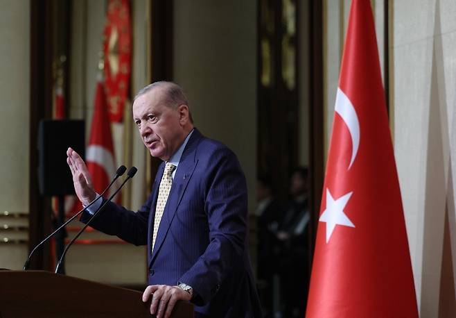에르도안 (이스탄불=연합뉴스) 지난 5일(현지시간) 레제프 타이이프 에르도안 튀르키예 대통령이 라마단 행사에서 발언하는 모습. 2026.3.12 photo@yna.co.kr [튀르키예 대통령실 제공]