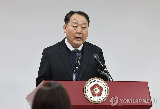 재판소원 관련해 발언하는 손인혁 헌법재판소 사무처장 (서울=연합뉴스) 김주형 기자 = 손인혁 헌법재판소 사무처장이 10일 서울 종로구 헌법재판소 별관에서 열린 기자간담회에서 재판소원과 관련해 발언하고 있다. 2026.3.10 kjhpress@yna.co.kr
