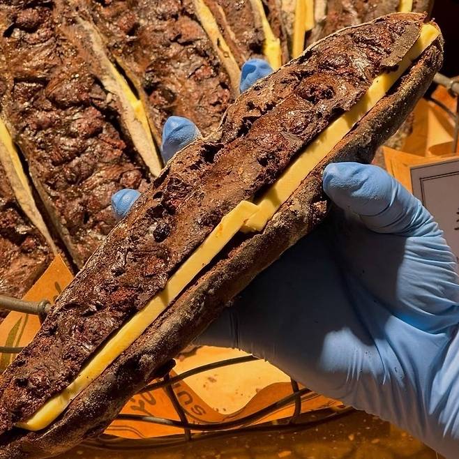 대전 성심당에서 출시한 초코 버터 바게트. (출처=성심당 공식 인스타그램 캡처)