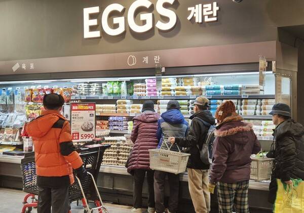지난 1월 홈플러스 메가푸드마켓 강서점의 계란 매대. [사진=홈플러스]