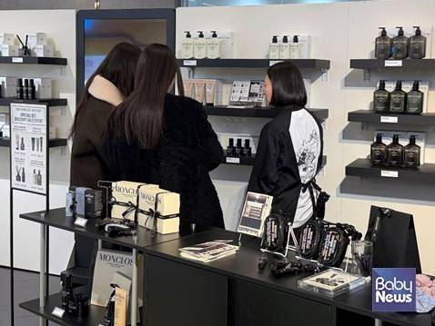 AK플라자 홍대 '몽클로스' 팝업스토어 전경. ⓒ몽클로스