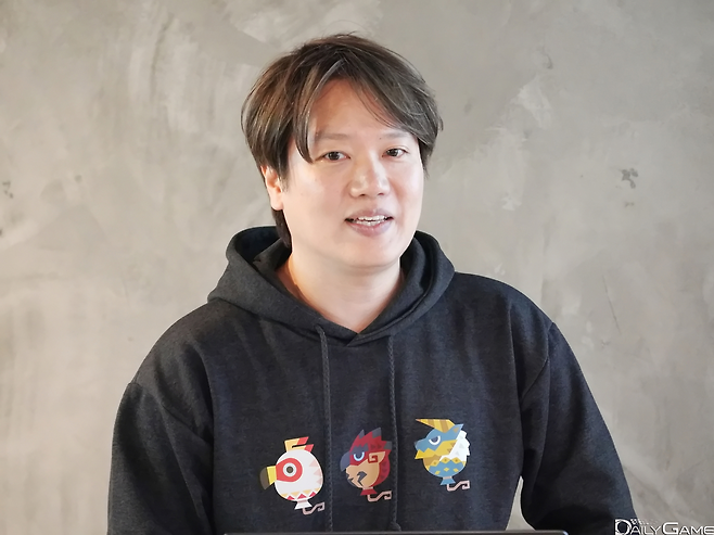 '몬스터헌터 나우'의 새로운 업데이트를 소개한 신상석 리드 플래너.