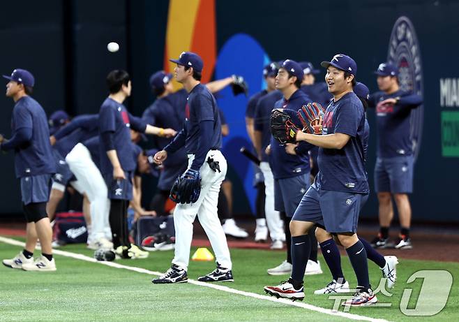 대한민국 야구 대표팀 문보경이 12일 오후(현지시간) 미국 플로리다주 마이애미 론디포파크에서 2026 월드베이스볼클래식(WBC) 도미니카공화국과의 8강전을 하루 앞두고 공식훈련을 하고 있다. 2026.3.13 ⓒ 뉴스1 구윤성 기자