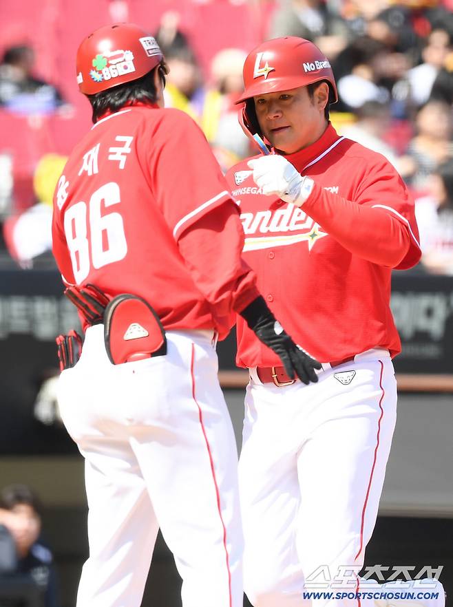 13일 광주 기아챔피언스필드에서 열린 KIA 타이거즈와 SSG 랜더스의 시범경기. 2회초 SSG 김재환이 솔로포를 날린 뒤 기뻐하고 있다. 광주=박재만 기자 pjm@sportschosun.com/2026.03.13/