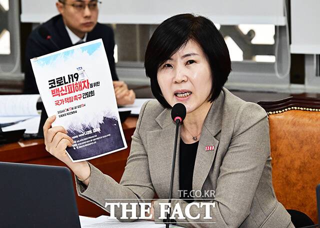 코로나19 백신 이물질 사태와 관련된 의사진행발언하는 김미애 의원.