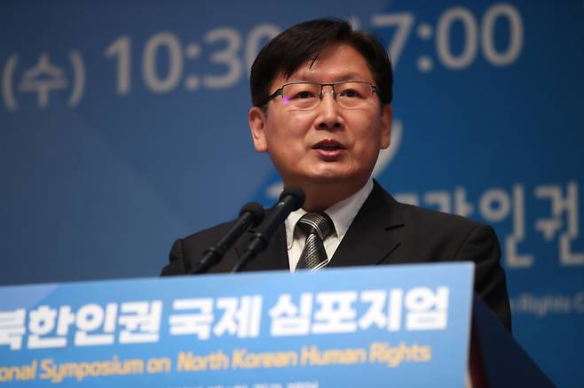 지난 2024년 7월 3일 서울 중구 프레스센터 국제회의장에서 열린 국가인권위원회 주최 '2024 북한인권 심포지움'에서 백태웅 전 유엔 강제실종 실무그룹 의장이 기조연설을 하고 있다. /장련성 기자